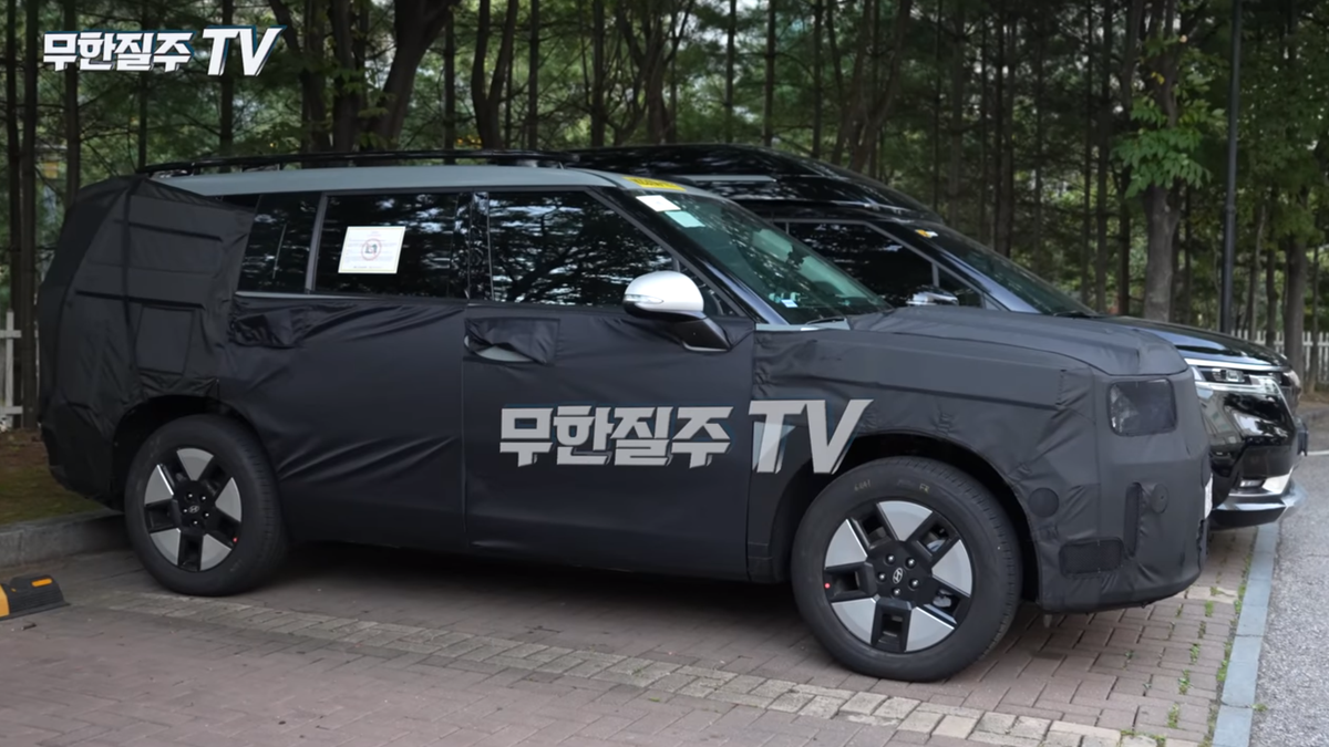 Новый Hyundai Santa Fe впервые сняли на видео