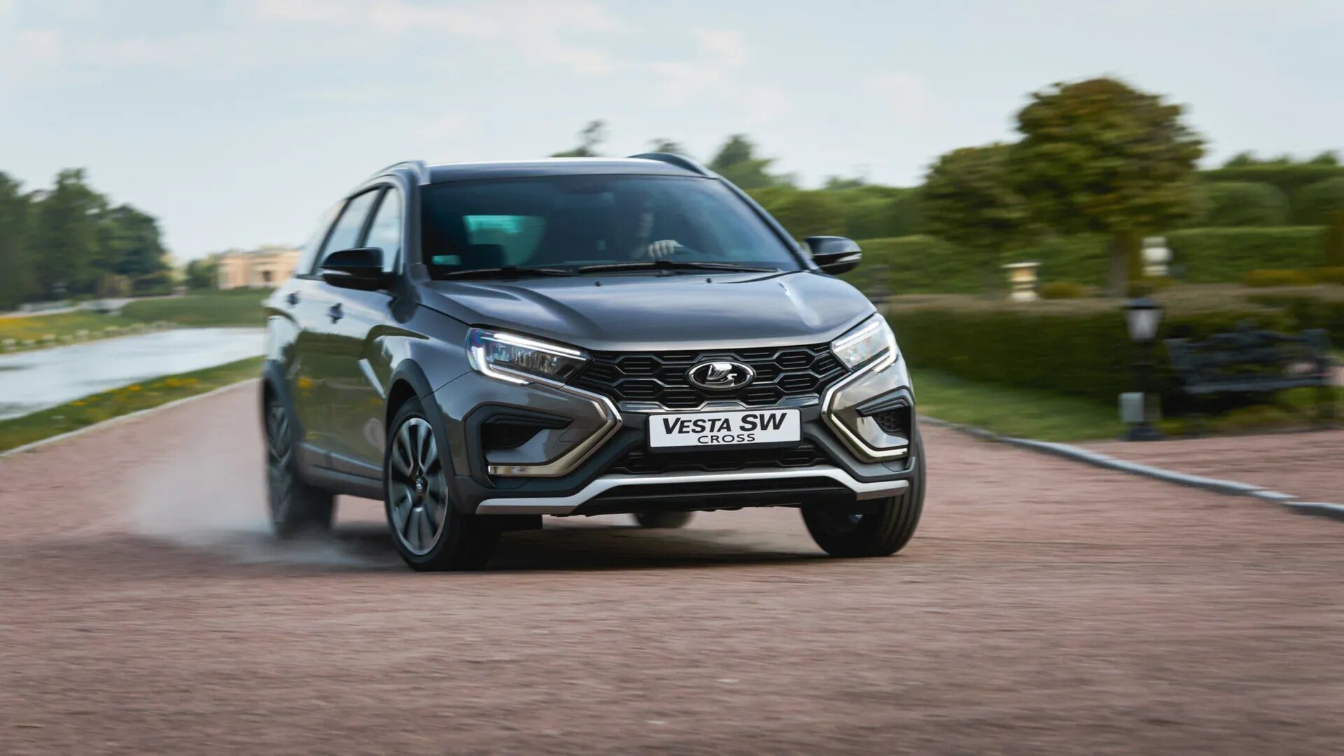 АвтоВАЗ повысил цены на ряд комплектаций Lada Vesta и Niva