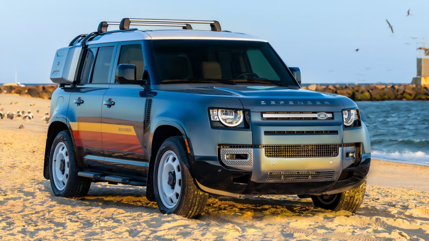 Land Rover Defender вышел в «пляжной» спецверсии c штампованными дисками