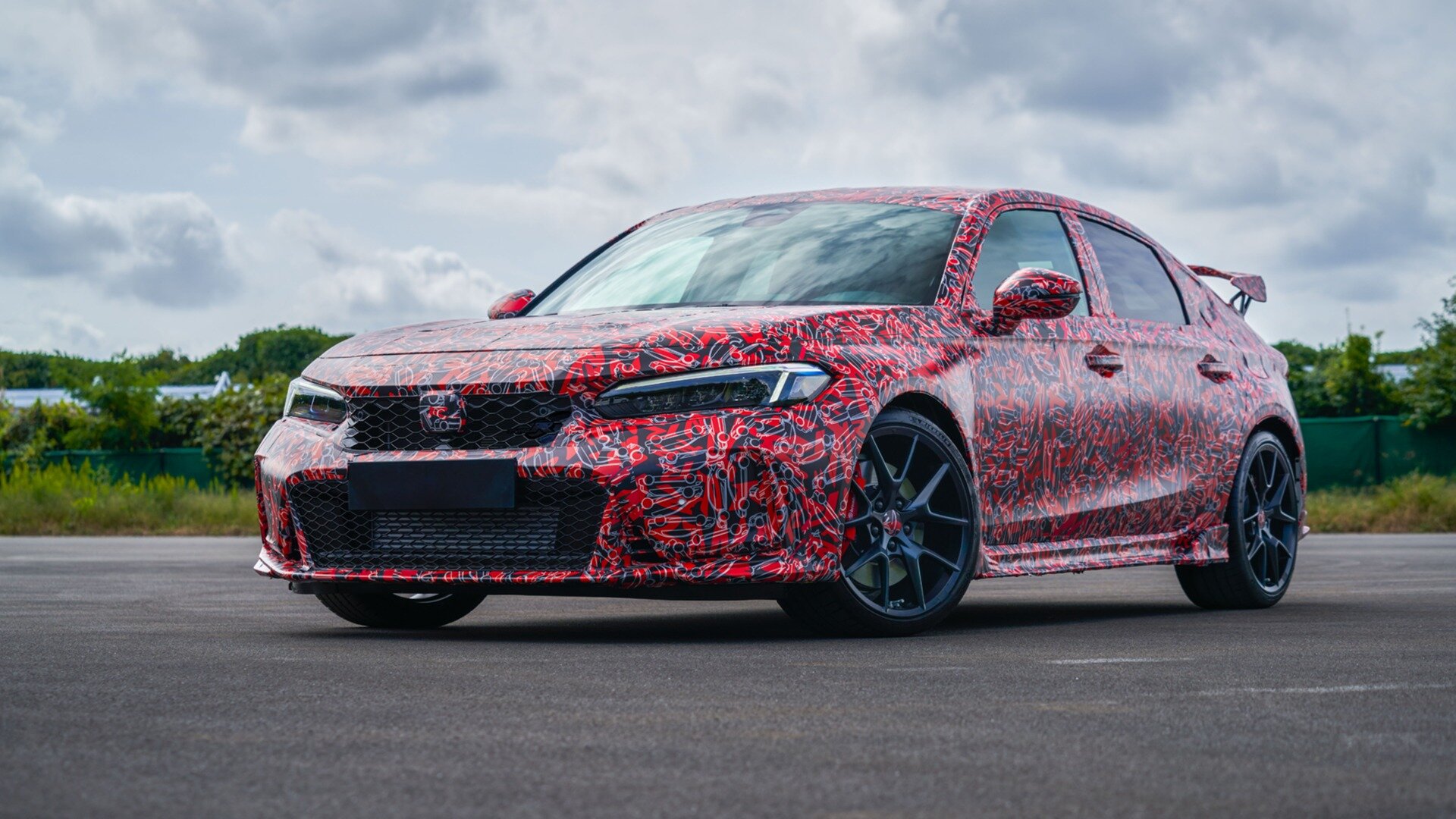 Спорткар Honda Civic Type R нового поколения покажут на автосалоне в Токио, но не рассекретят