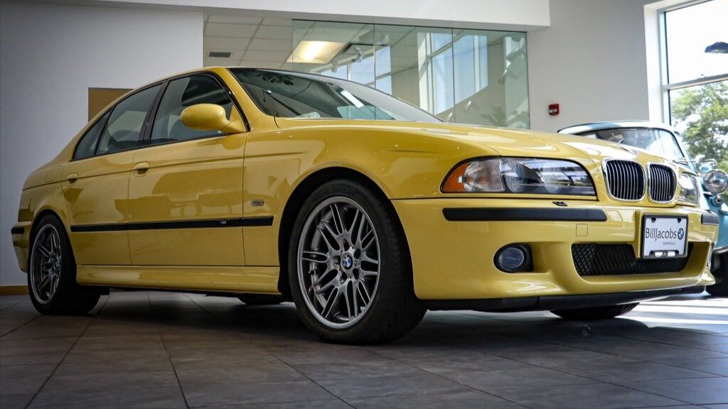 Старый BMW M5 2000 года оценили дороже двух новых