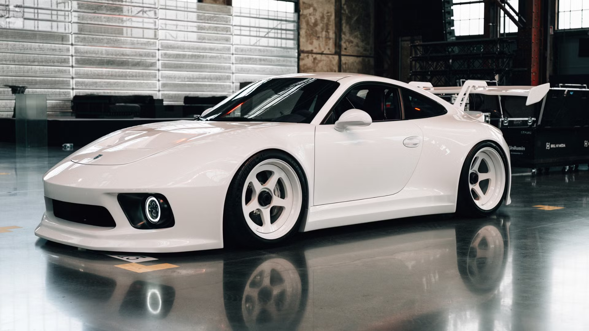 Porsche 911 стилизовали под - изображение номер один