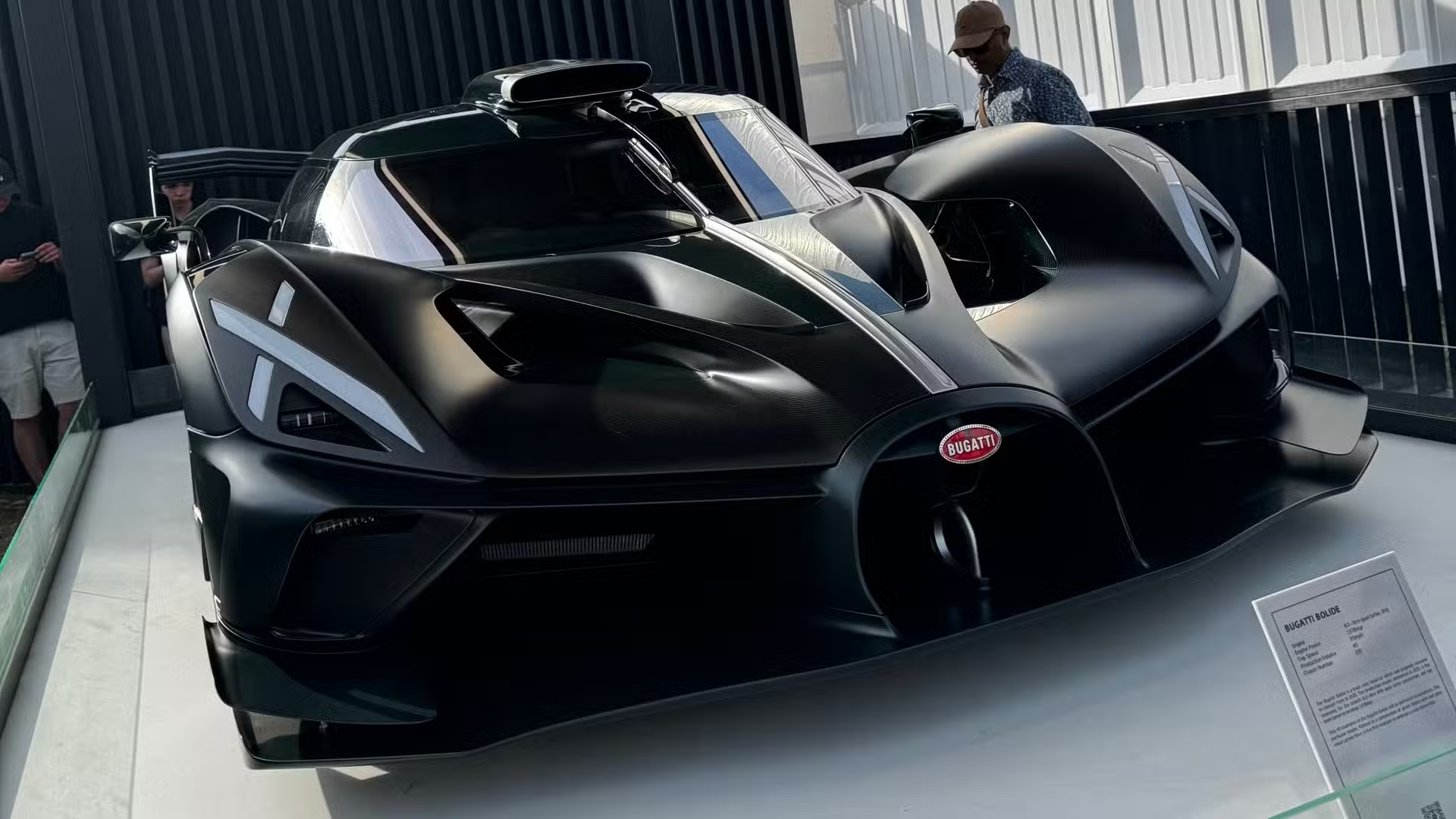 Сверхдорогой трековый Bugatti переделали для обычных дорог
