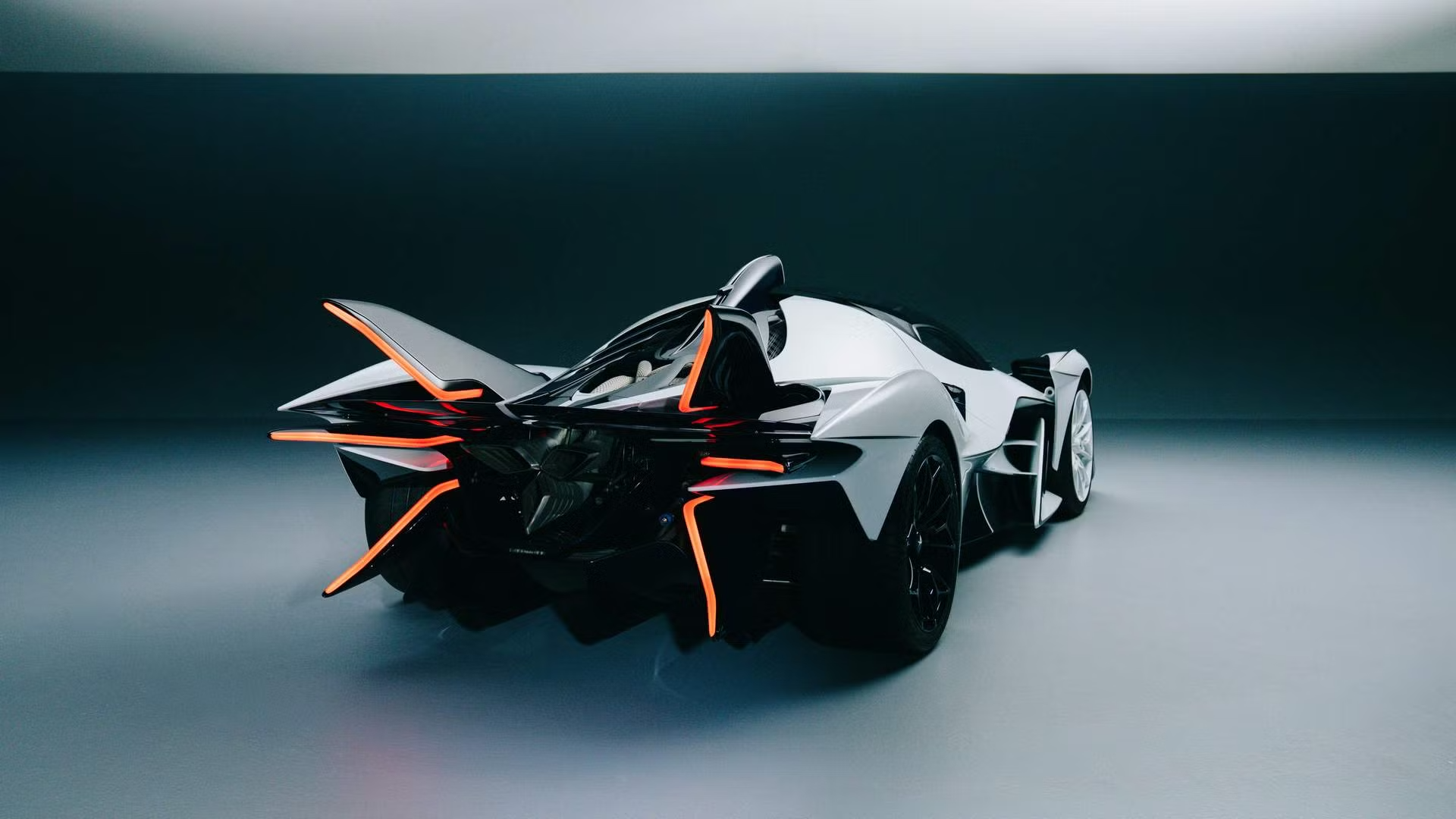 Дикий суперкар Apollo Evo стал алмазным «Карибским драконом»