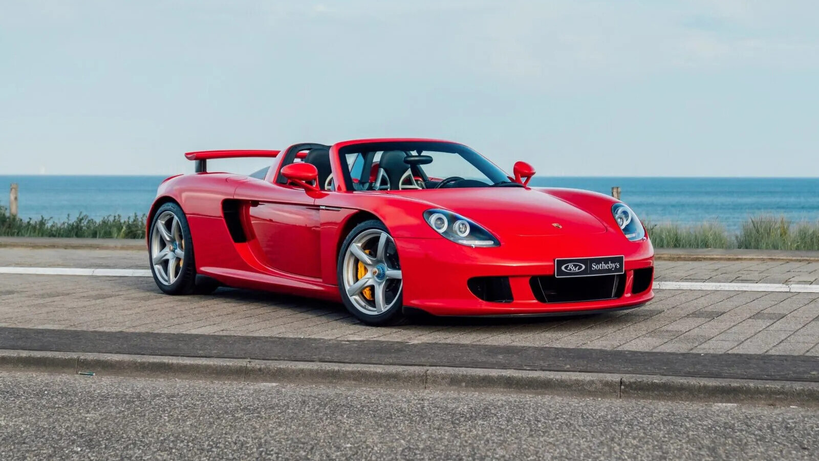 Редкий Porsche Carrera GT с большим пробегом хотят продать за 2,75 миллиона евро