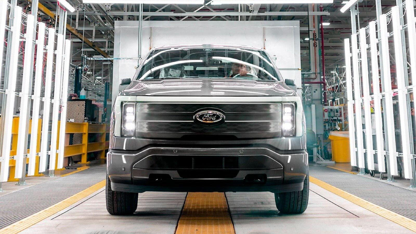 Началось производство электропикапа Ford F-150