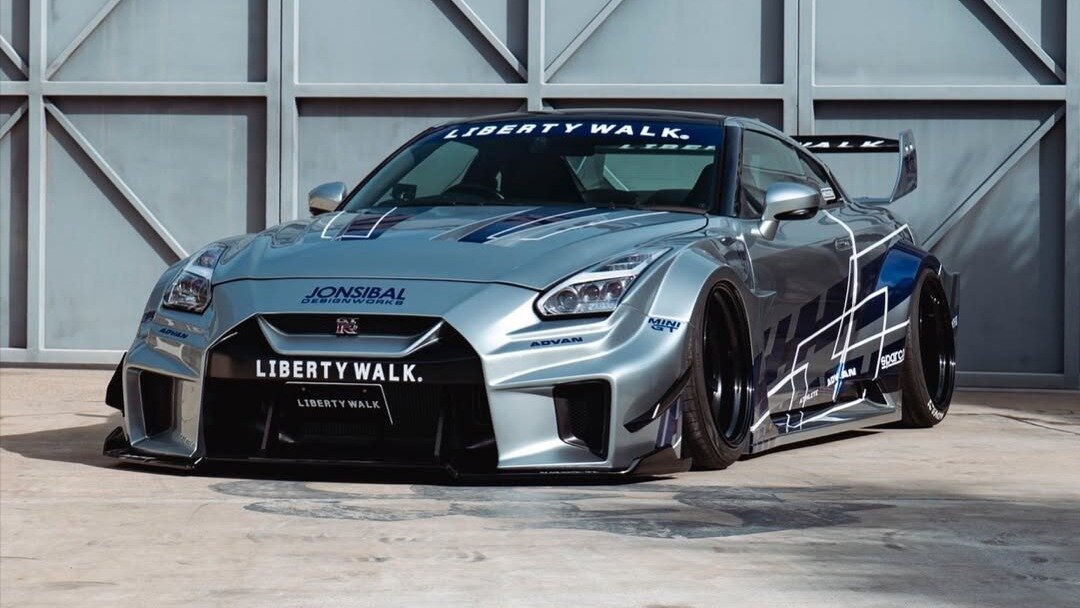 Тюнеры из Liberty Walk экстремально расширили Nissan GT-R