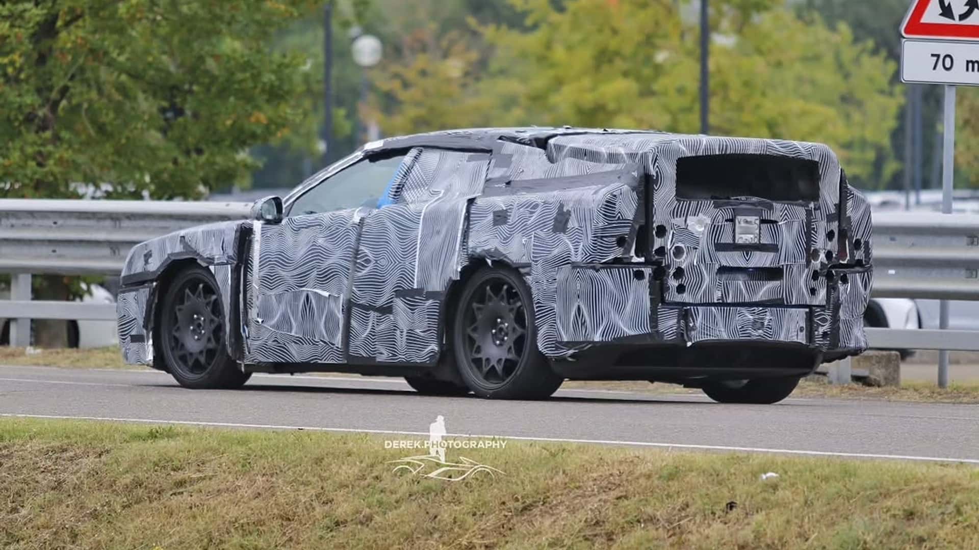 Прототип электрокара Ferrari получил очень странный кузов