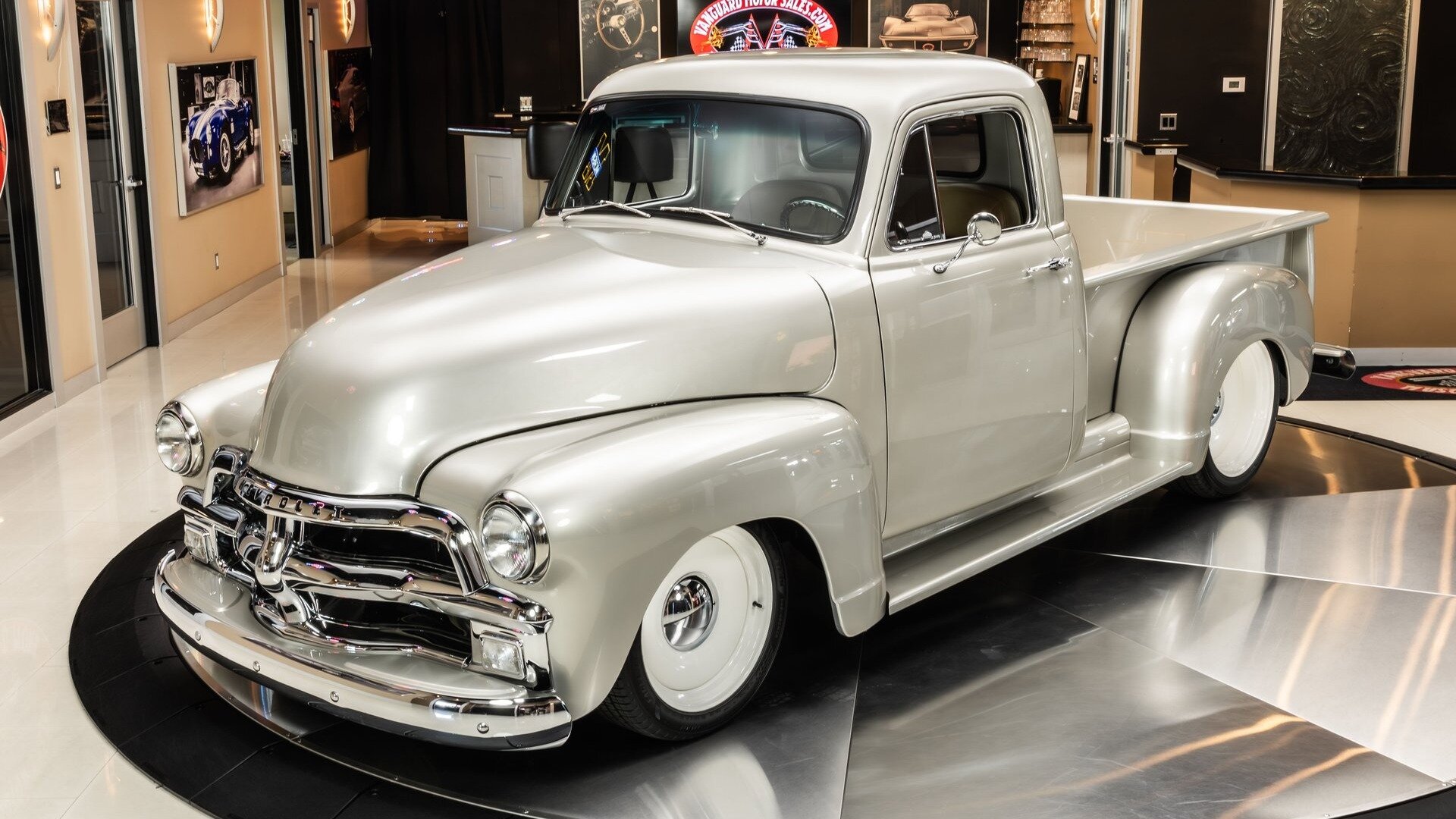 72-летний пикап Chevrolet превратили в мощный стрит-трак