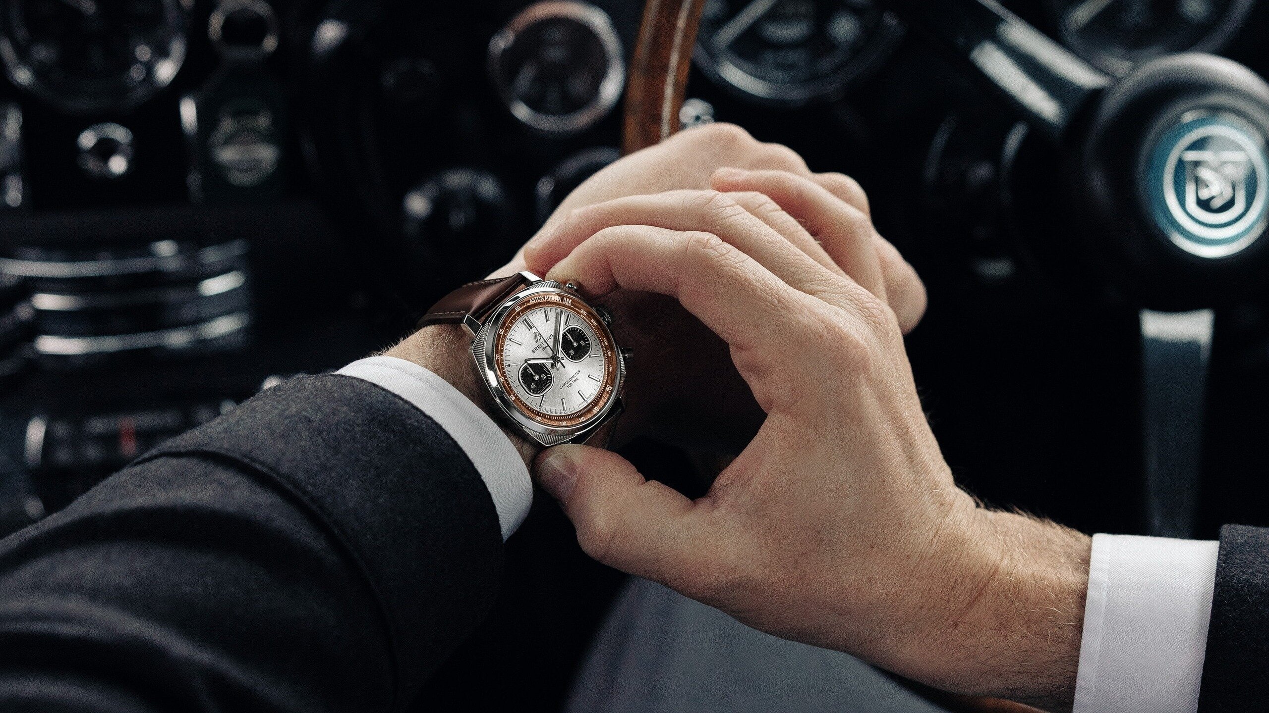 Aston Martin и Breitling выпустили наручные часы в честь культового DB5 и Джеймса Бонда