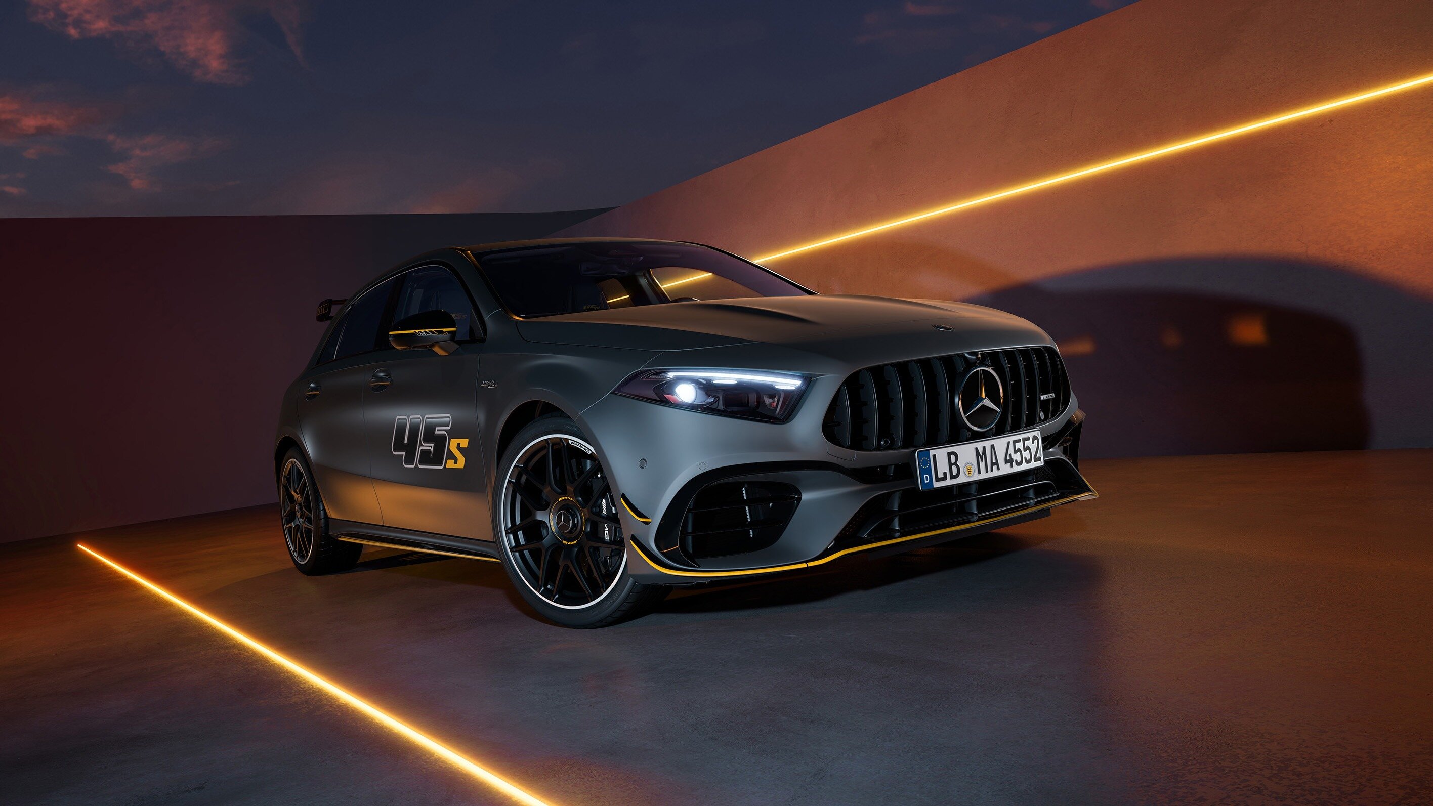 Mercedes-AMG попрощался с хот-хэтчем AMG A 45 спецверсией