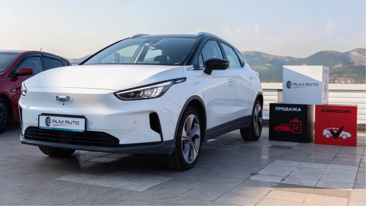 В Россию привезли дальнобойный электрохэтч Geely Geometry C за 3,9 миллиона рублей