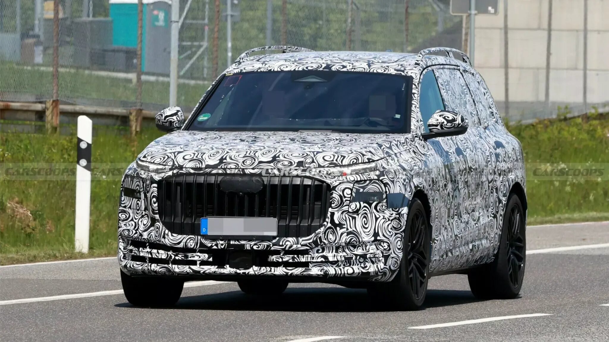 Конкурент BMW X7 от Audi: фото предсерийной версии