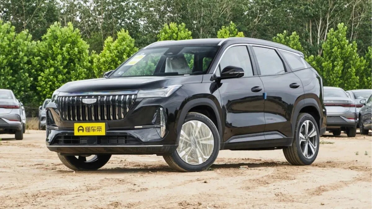 Новейший кроссовер Geely Atlas стал доступен в России