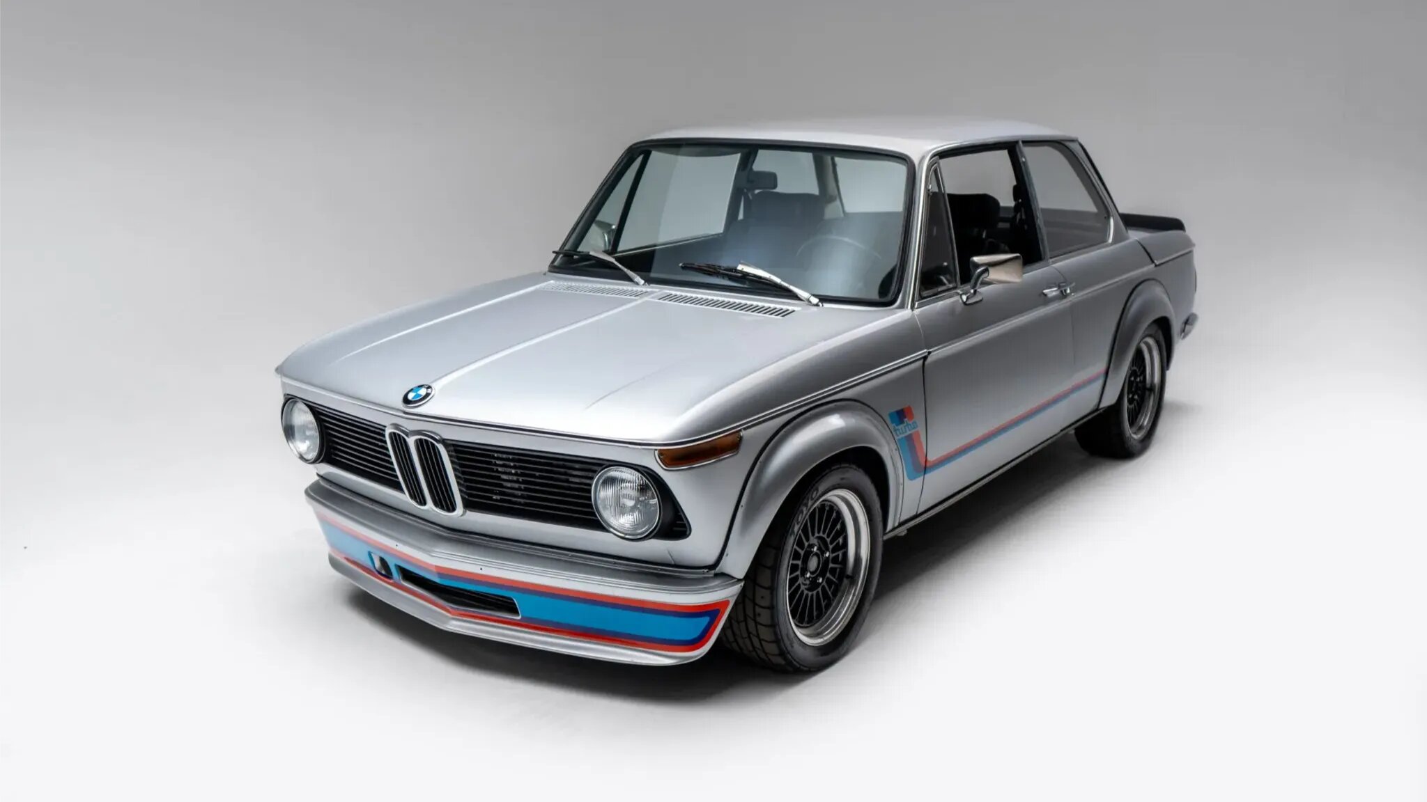 За очень редкий 51-летний BMW 2002 Turbo предложили больше 100 тысяч долларов