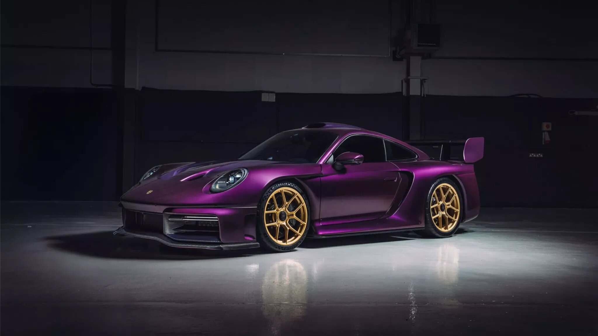 Британская фирма RML Group показала первый экземпляр суперкара на базе Porsche 911