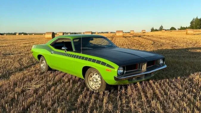 В Москве выставили на продажу культовый масл-кар Plymouth Barracuda из 1970-х