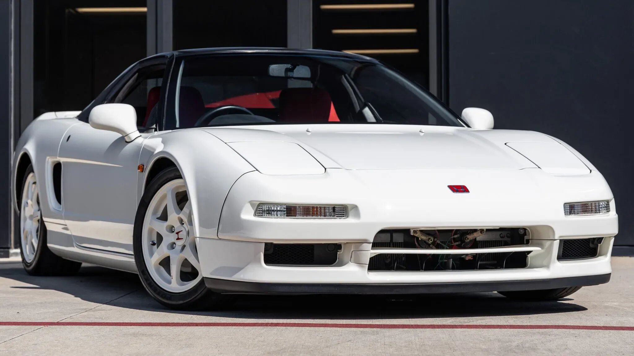В продаже появилась редкая Honda NSX R с небольшим пробегом