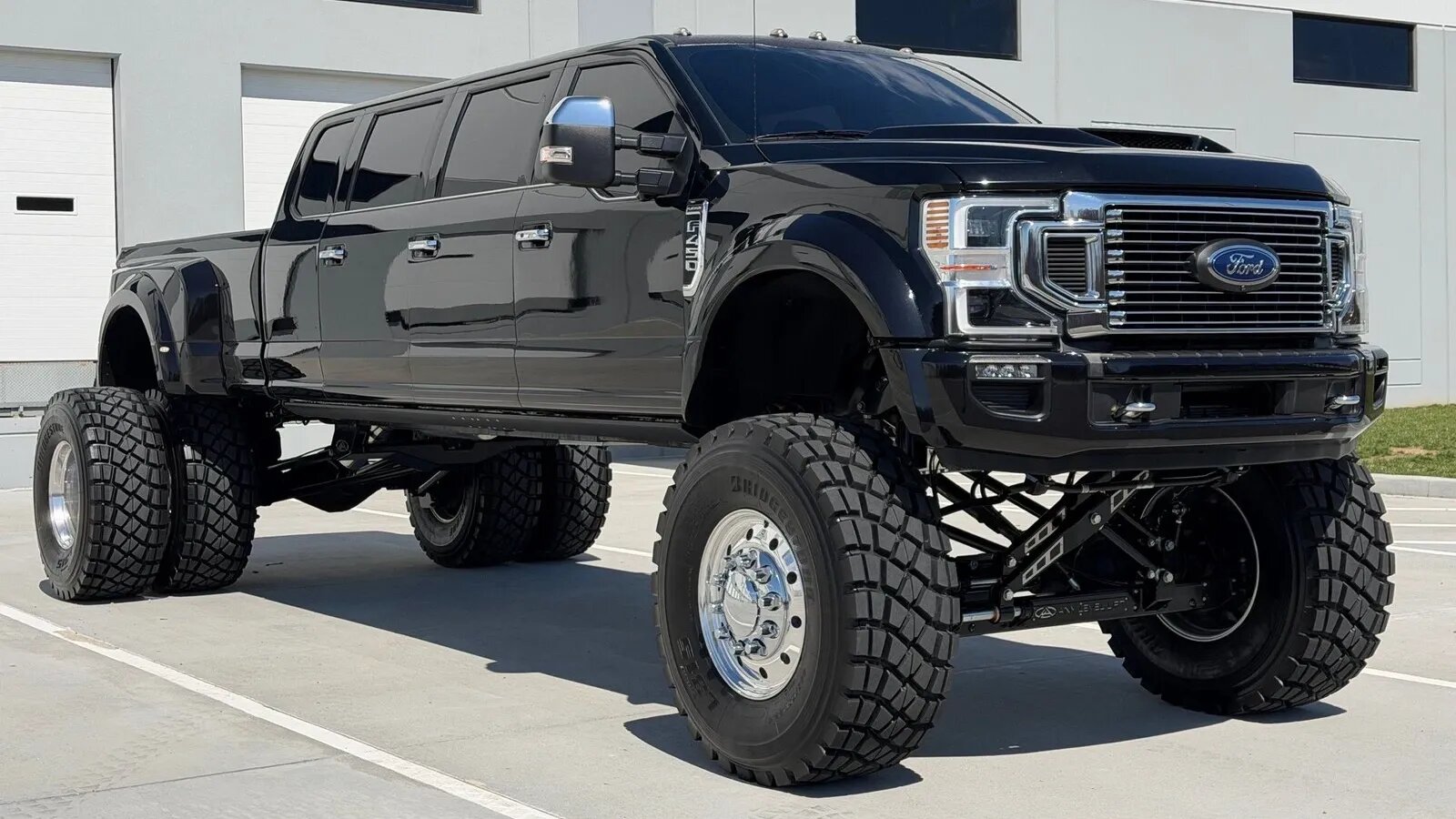 За гигантский пикап-лимузин Ford заплатили 400 тысяч долларов