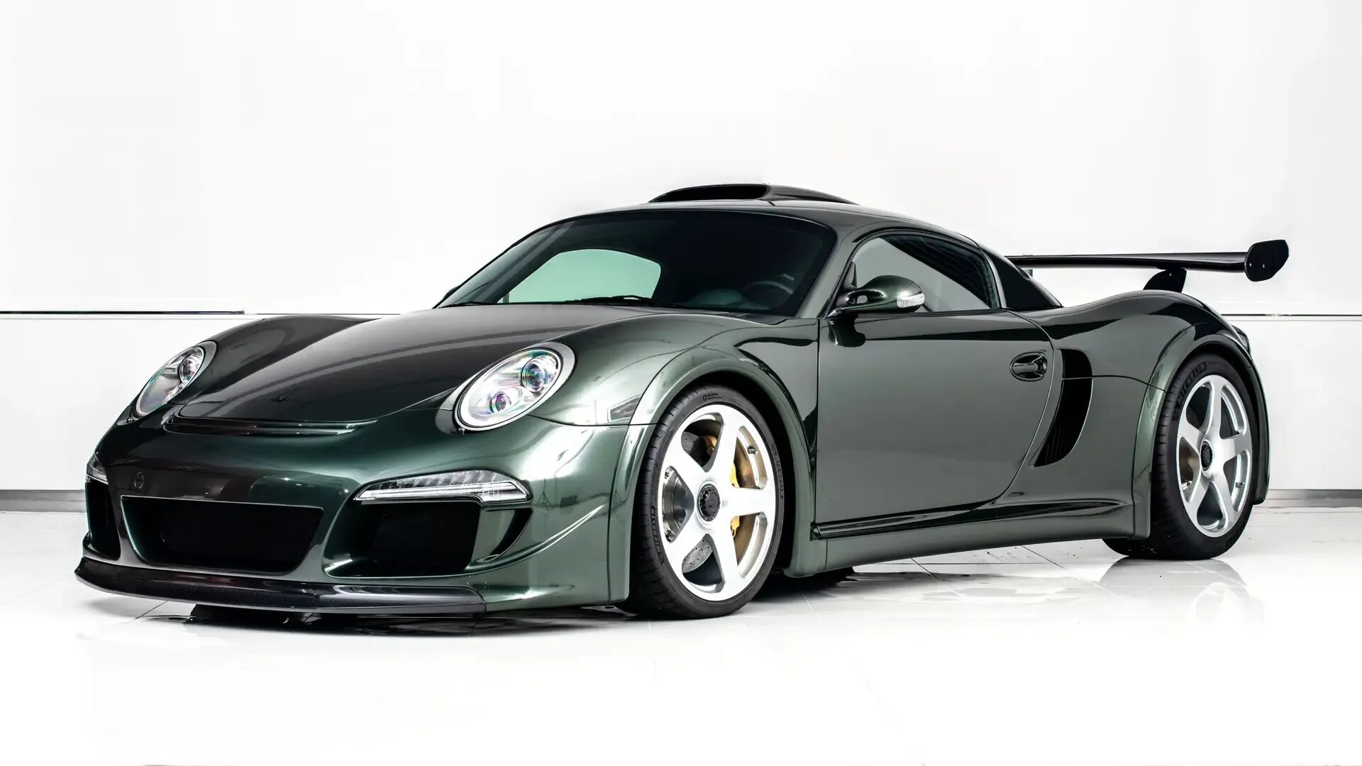 Редчайший среднемоторный Porsche 911 от Ruf уйдёт с молотка