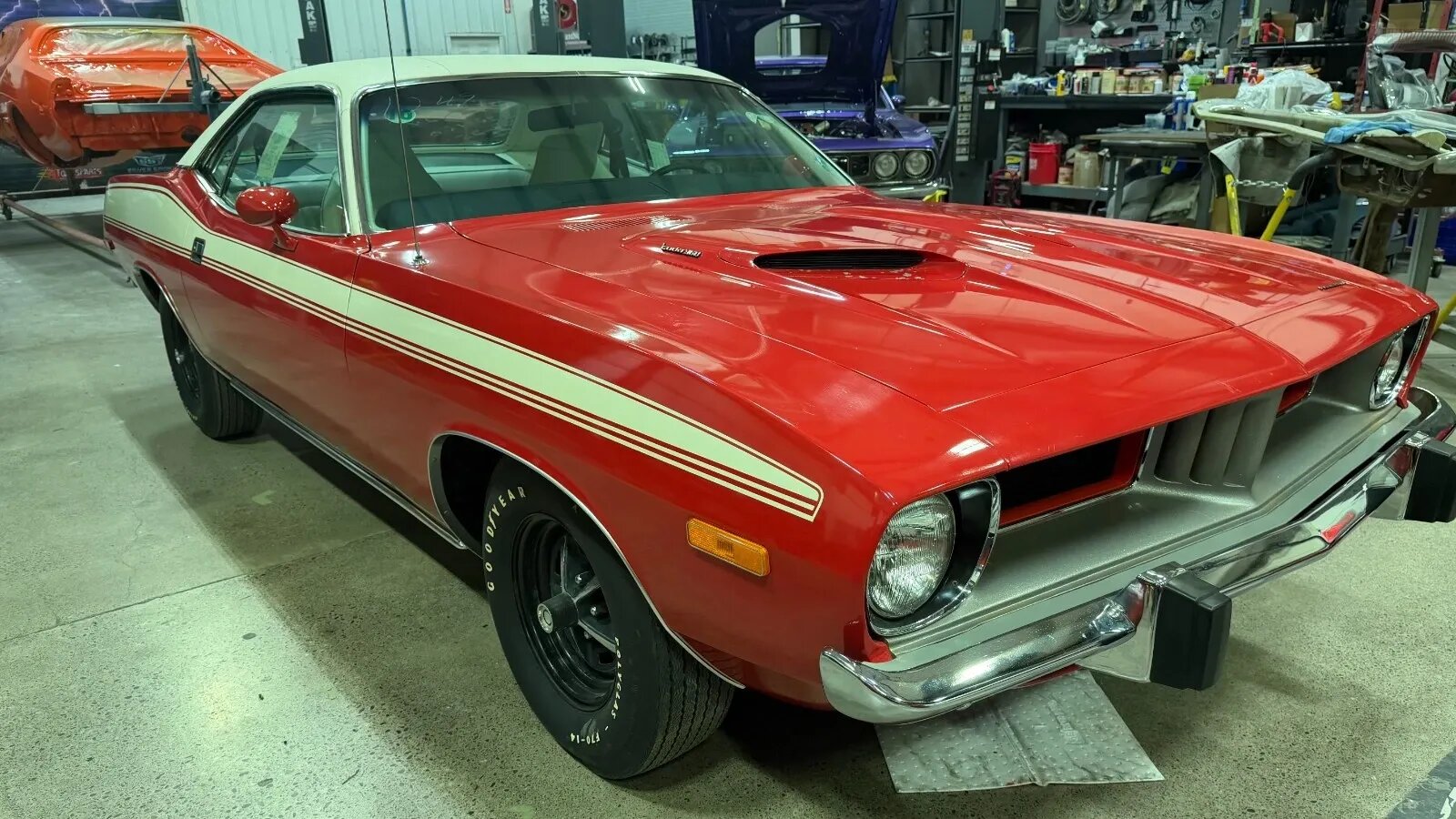 Пробег 10 км: в продаже появился уникальный 55-летний Plymouth Barracuda 