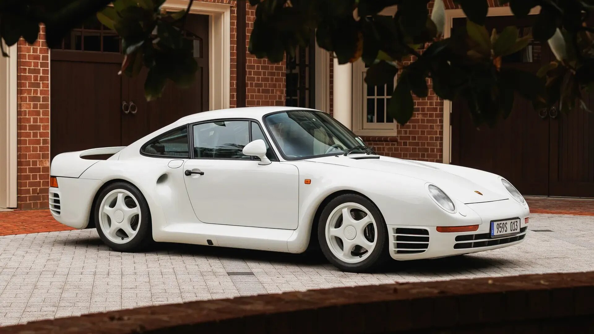 Редчайший суперкар Porsche 959 оценили в 6 миллионов долларов