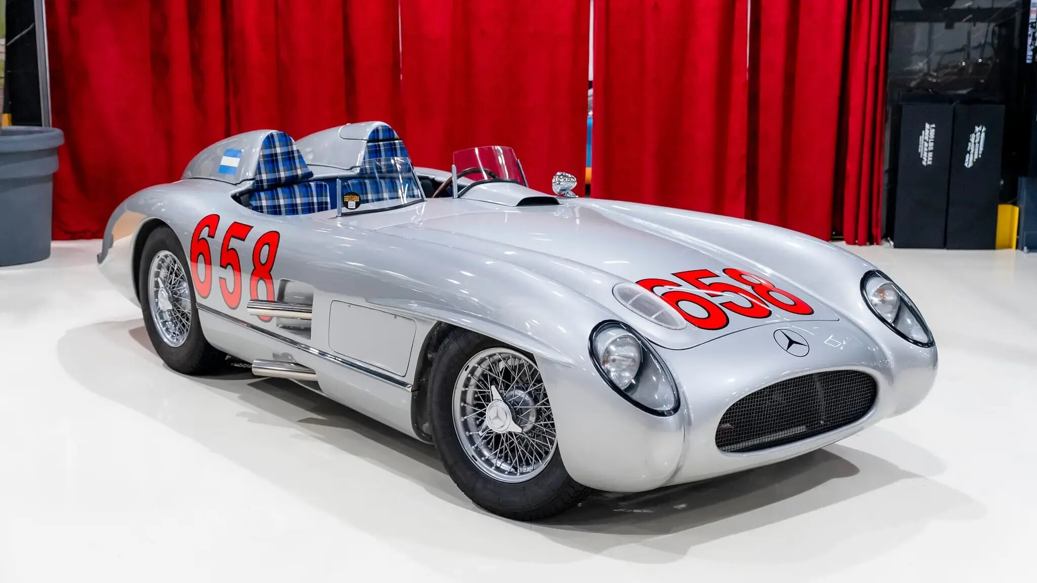 Крутую реплику знаменитого Mercedes-Benz из 1950-х выставили на аукцион