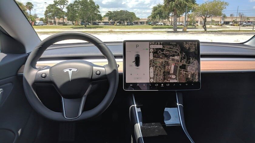 Tesla ввела плату за использование навигатора