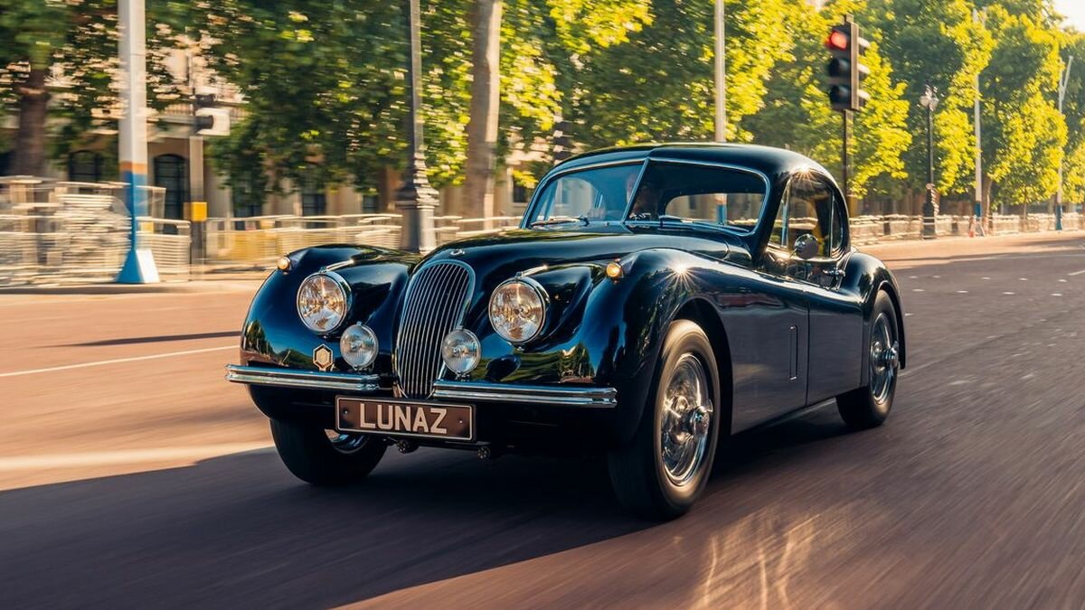 Британский стартап представил Jaguar 1952 года, переделанный в электромобиль