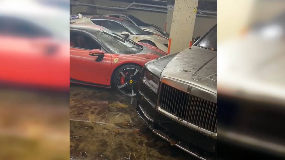 Гараж с Ferrari и Rolls-Royce затопило после шторма в США