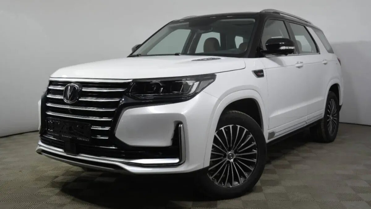 В России появился в продаже большой кроссовер Changan CS95 из Китая
