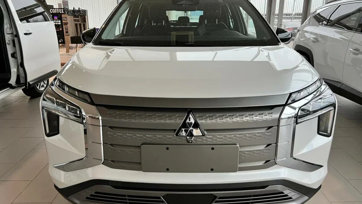 Дальнобойный электрокроссовер Mitsubishi Airtrek появился в продаже на Авто.ру за 3 770 000 рублей