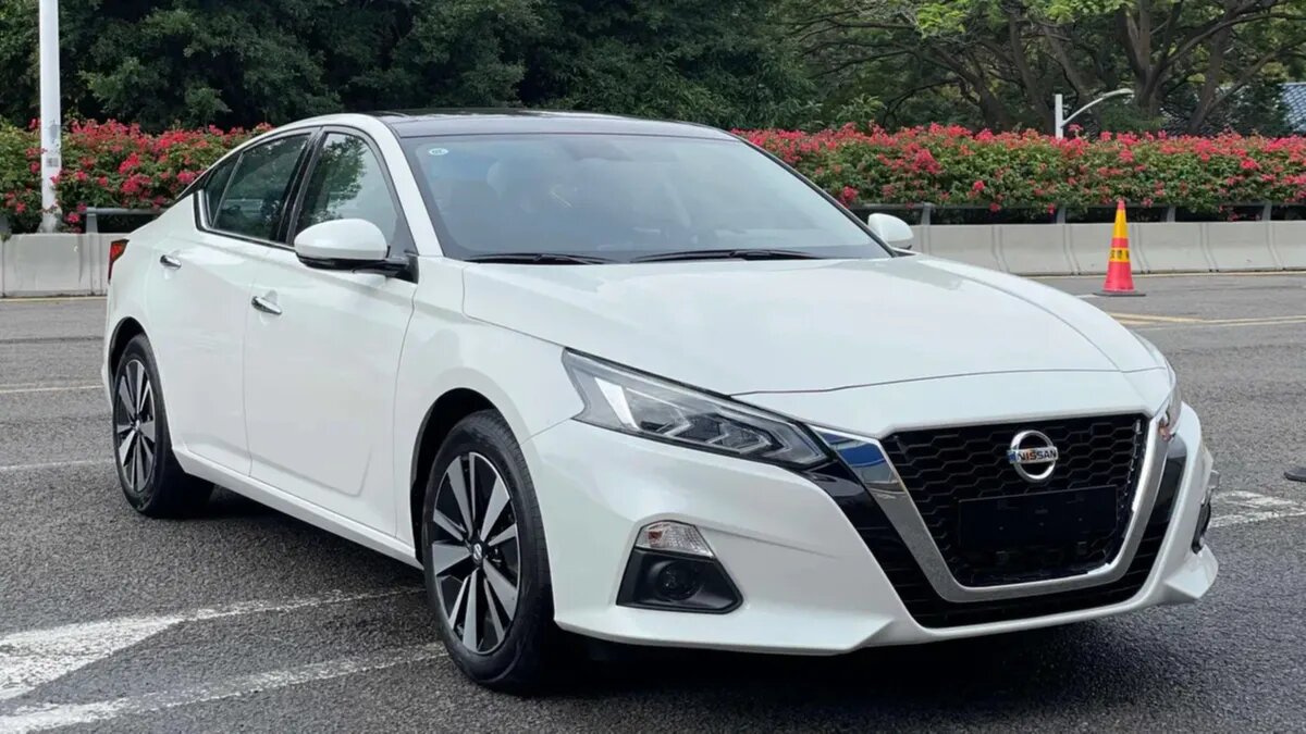 В России в продаже появился Nissan Teana последнего поколения: его доставят из Китая