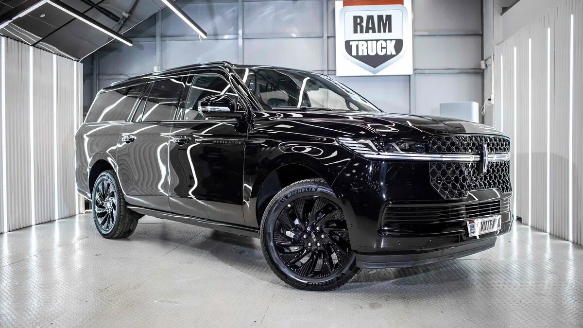 Ввезённые в РФ Lincoln Navigator последнего поколения появились на Авто.ру