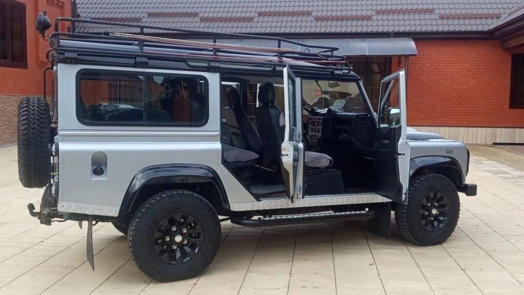 На Авто.ру продают 11-летний Land Rover Defender с мизерным пробегом (ненамного дешевле нового)