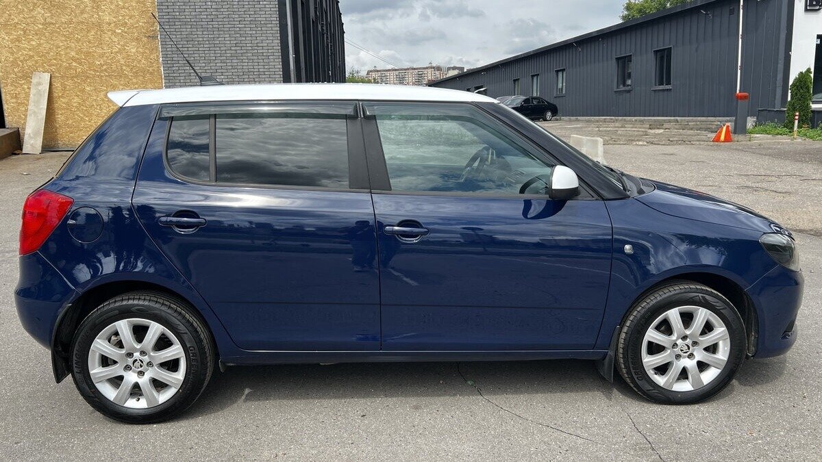 На Авто.ру появилась Skoda Fabia, средства с продажи которой пойдут региональным учителям
