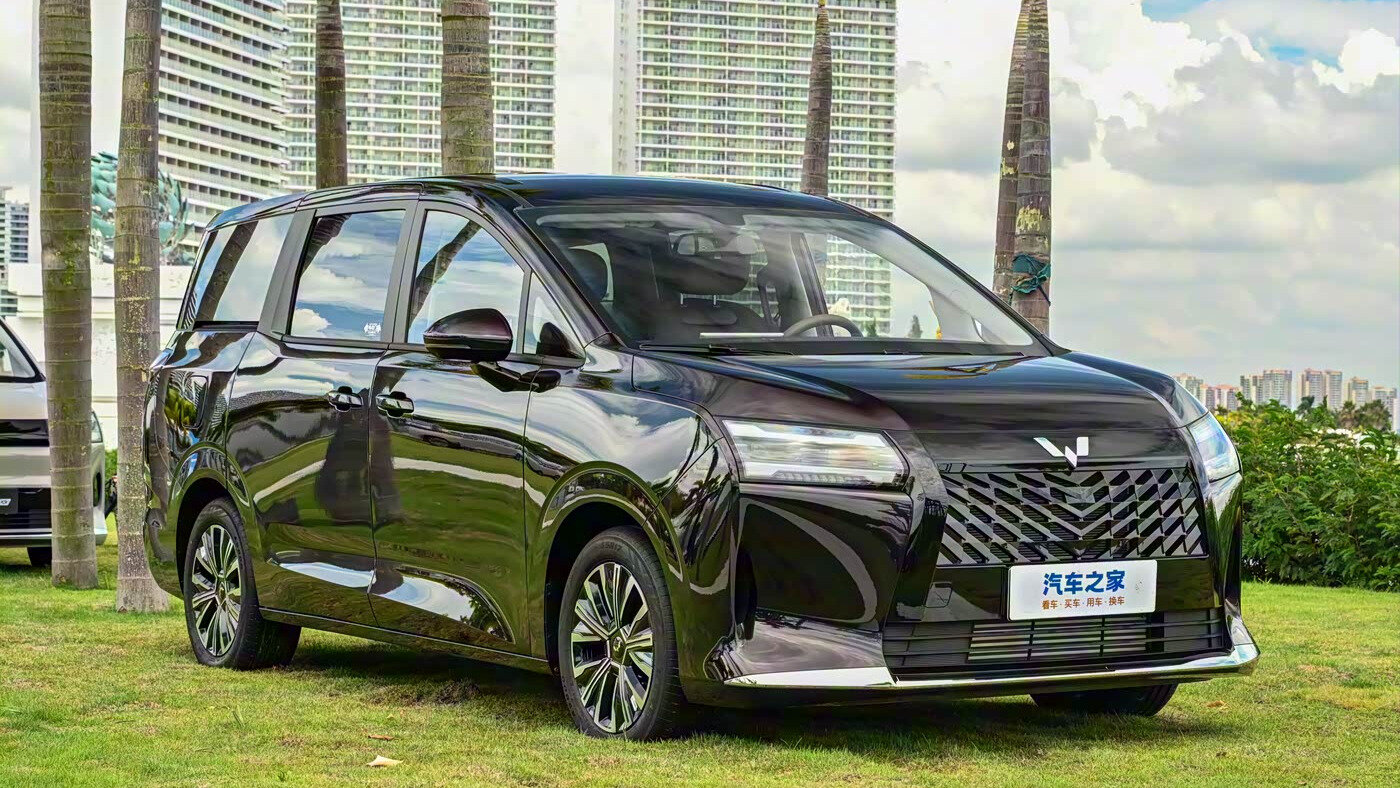 В Китае начался приём заказов на ультрадешёвый 7-местный минивэн Wuling Xingguang 730 
