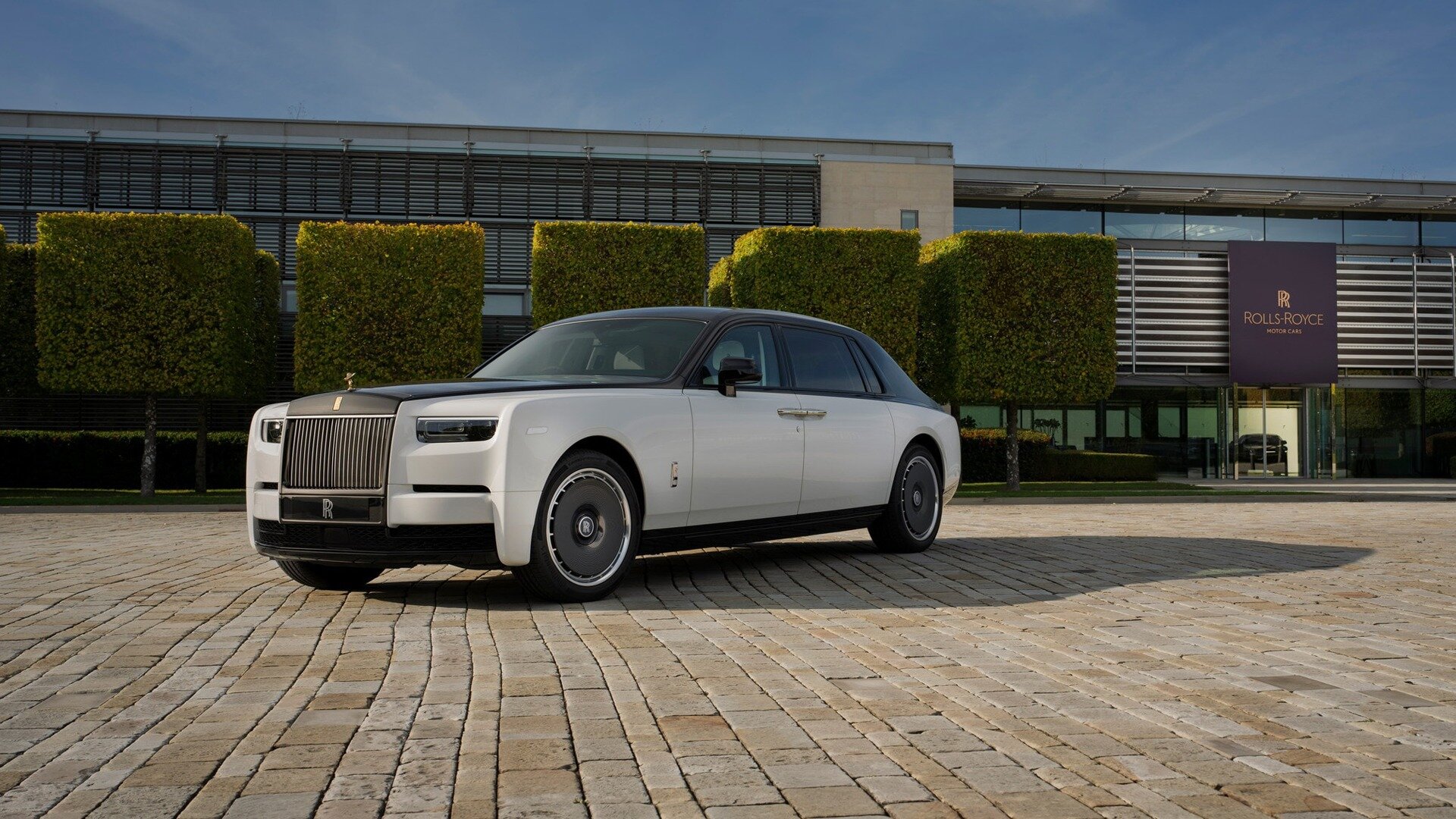 На продажу выставили почти новый коллекционный Rolls-Royce Phantom Centenary