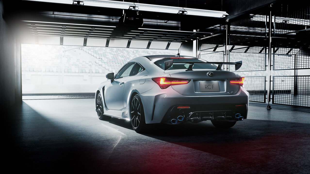 Суперкар Lexus RC F получил в Японии сразу две спецверсии