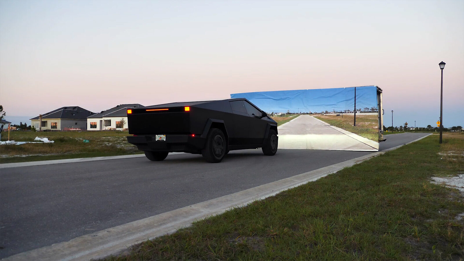 Владелец Tesla доказал, что электрокары марки всё же могут распознать стену с нарисованной дорогой — но далеко не все