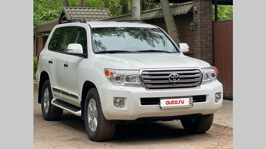 11-летний Toyota Land Cruiser 200 с мизерным пробегом выставили на продажу