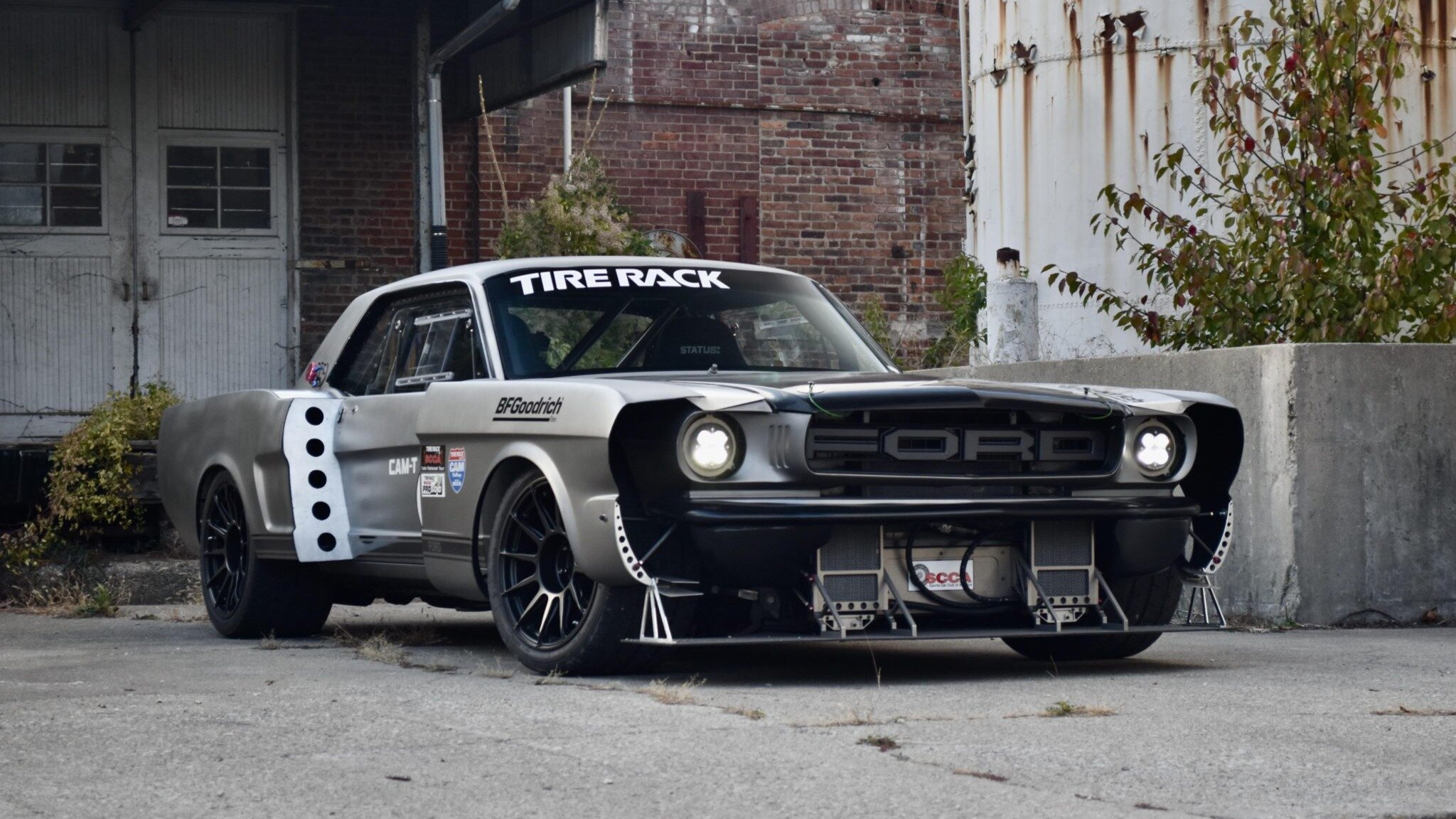 На торги выставлен Ford Mustang 1965 года с элементами суперкара GT350 и 500-сильным мотором