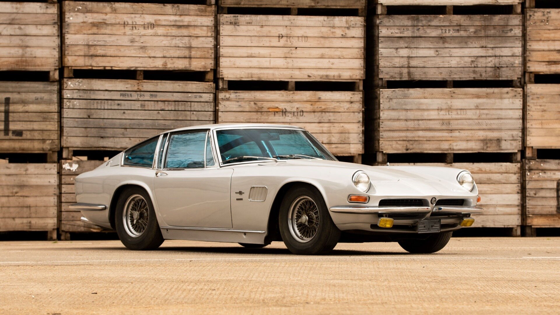 Редкий британский спорткар AC 428, конкурировавший в 1970-х с Aston Martin, пустят с молотка