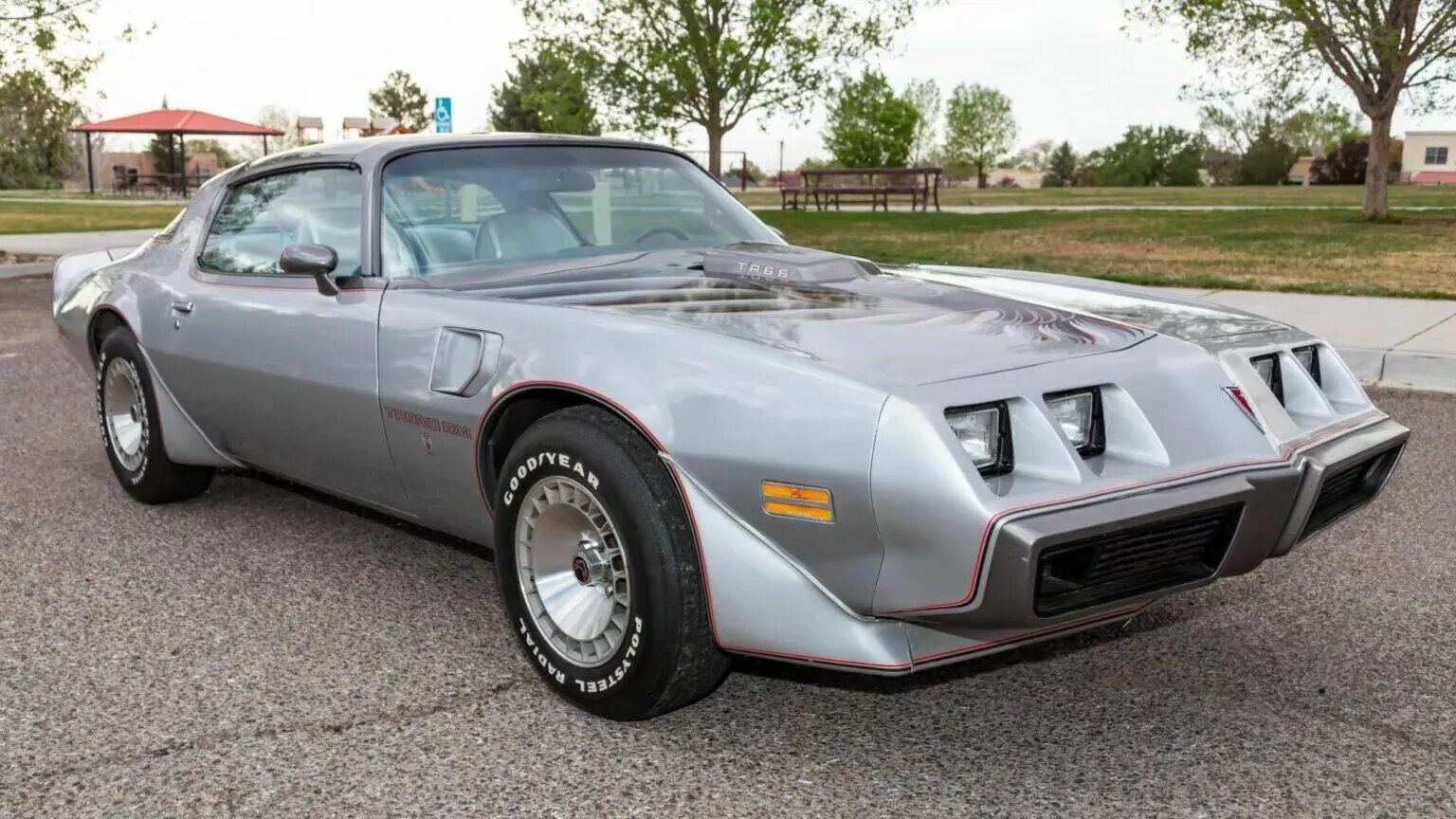 7700 километров за 46 лет: продаётся идеально сохранившийся масл-кар Pontiac Firebird Trans Am