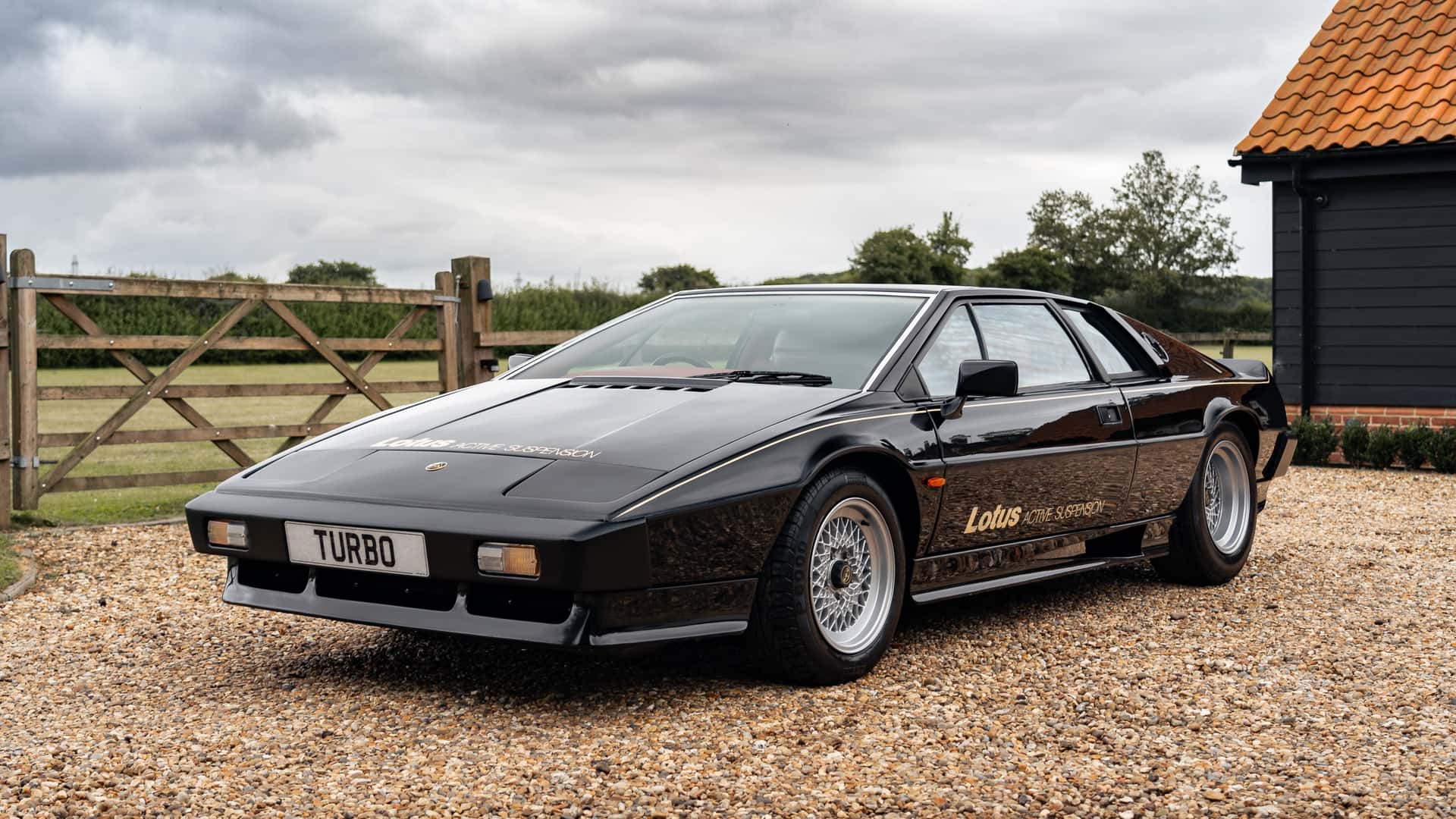 Уникальный Lotus Esprit с «формульной» подвеской хотят продать за 100 тысяч долларов
