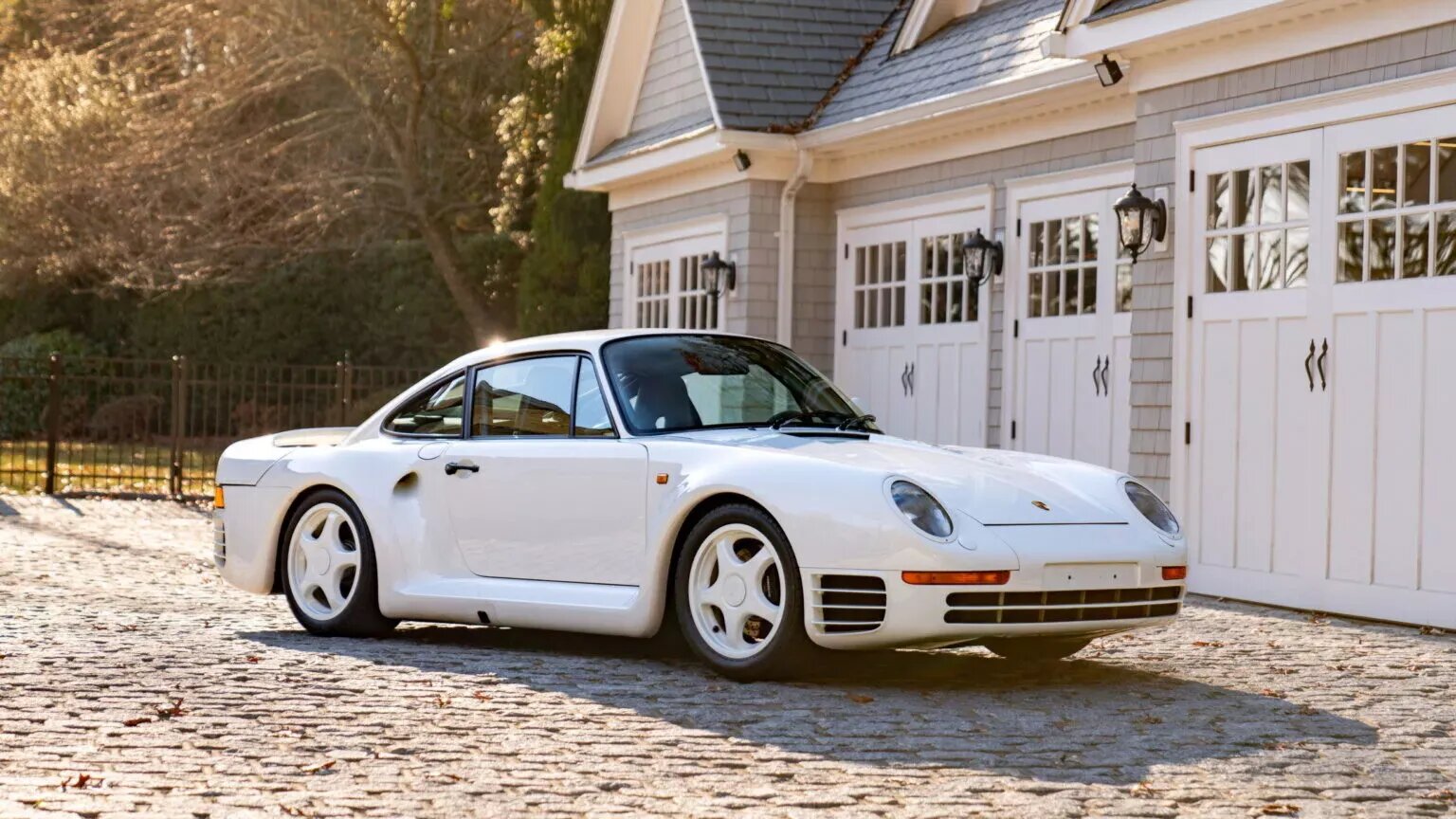Porsche 959 собрались продать за 6,5 млн долларов: таких сделали всего 29
