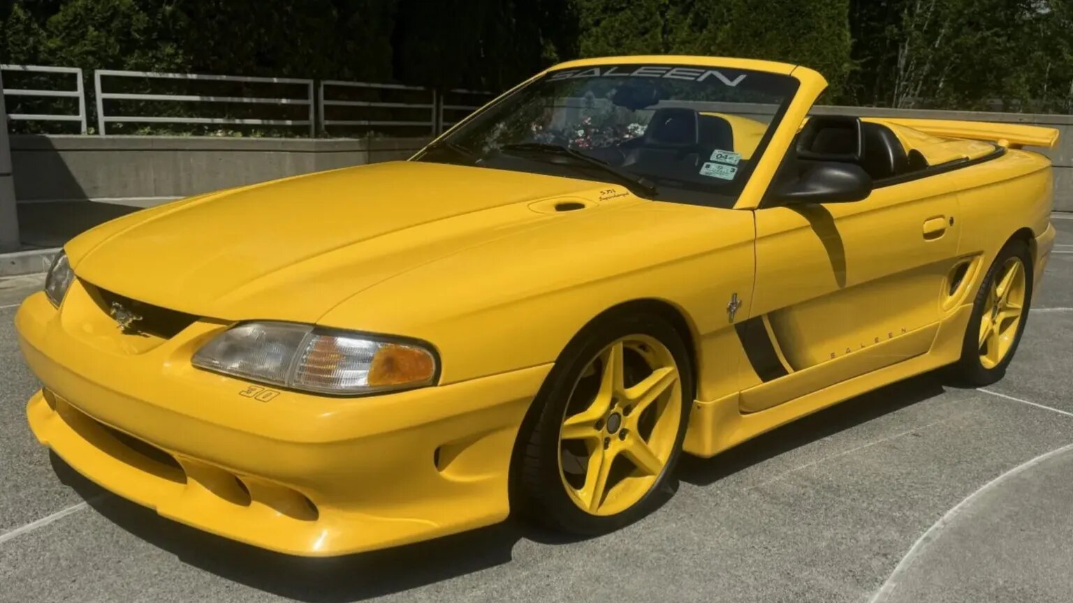 Принадлежавший чемпиону по боксу спорткар Saleen S351 Mustang выставили на торги