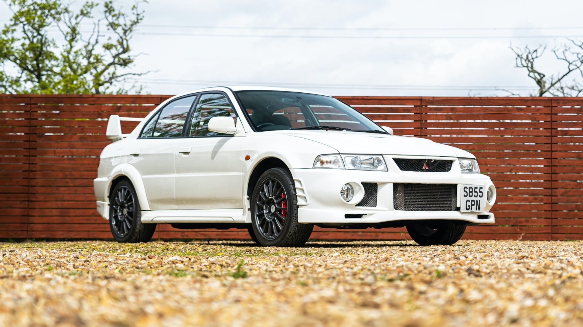 На продажу выставлен очень редкий Mitsubishi Lancer Evolution. Таких в мире всего два