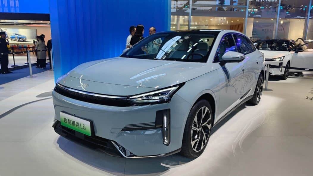 390-сильный гибрид Geely Galaxy L6 поступил в продажу в Китае по цене от 1,7 миллиона рублей
