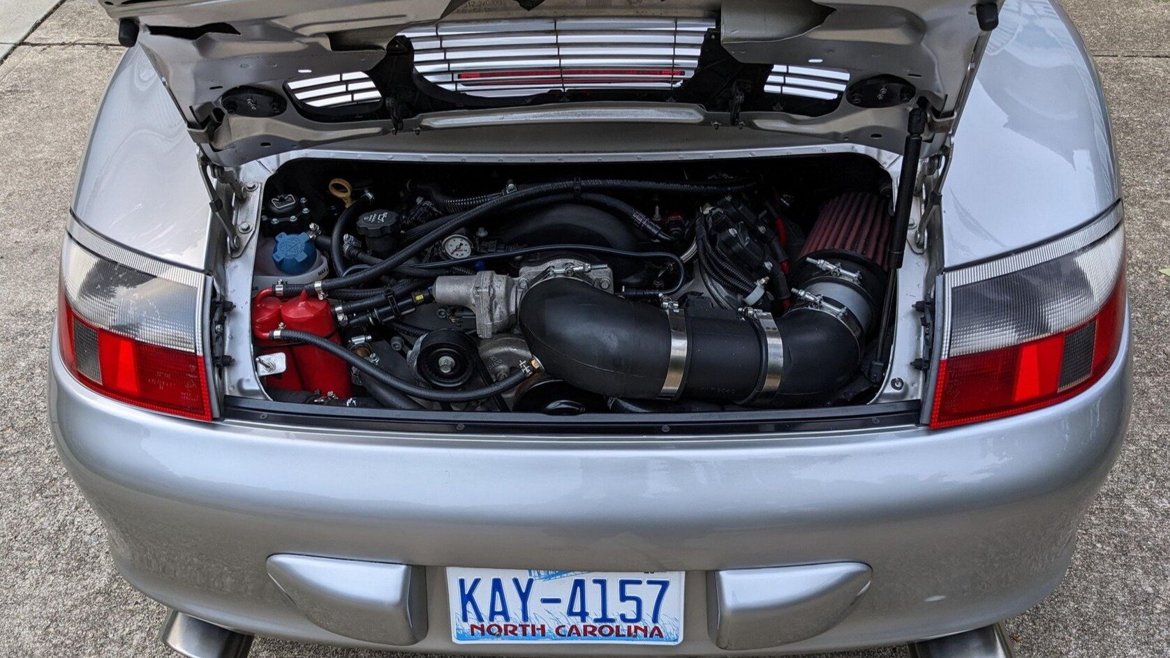 На 20-летний Porsche 911 установили мотор V8 от GM